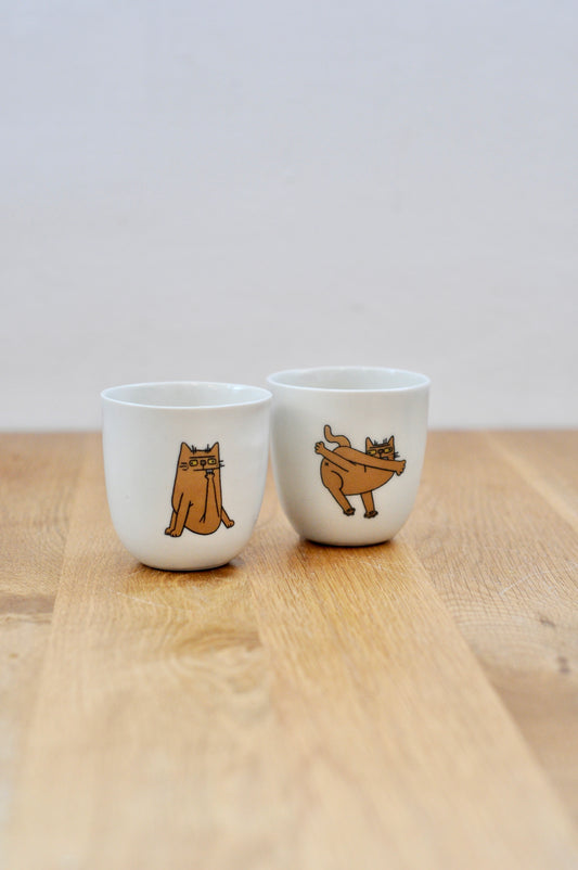 כוס עם דקאל של חתול שיתוף פעולה עם מיקי מוטס