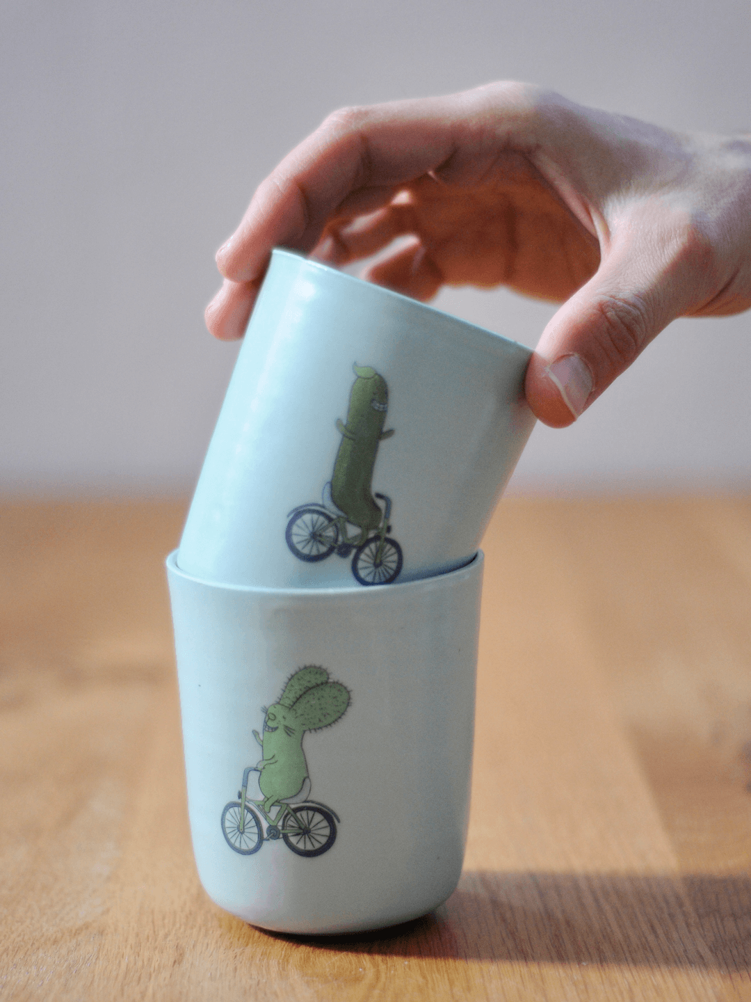 כוס עם דקאל רבטוס וקאמבר על אופניים - גדול