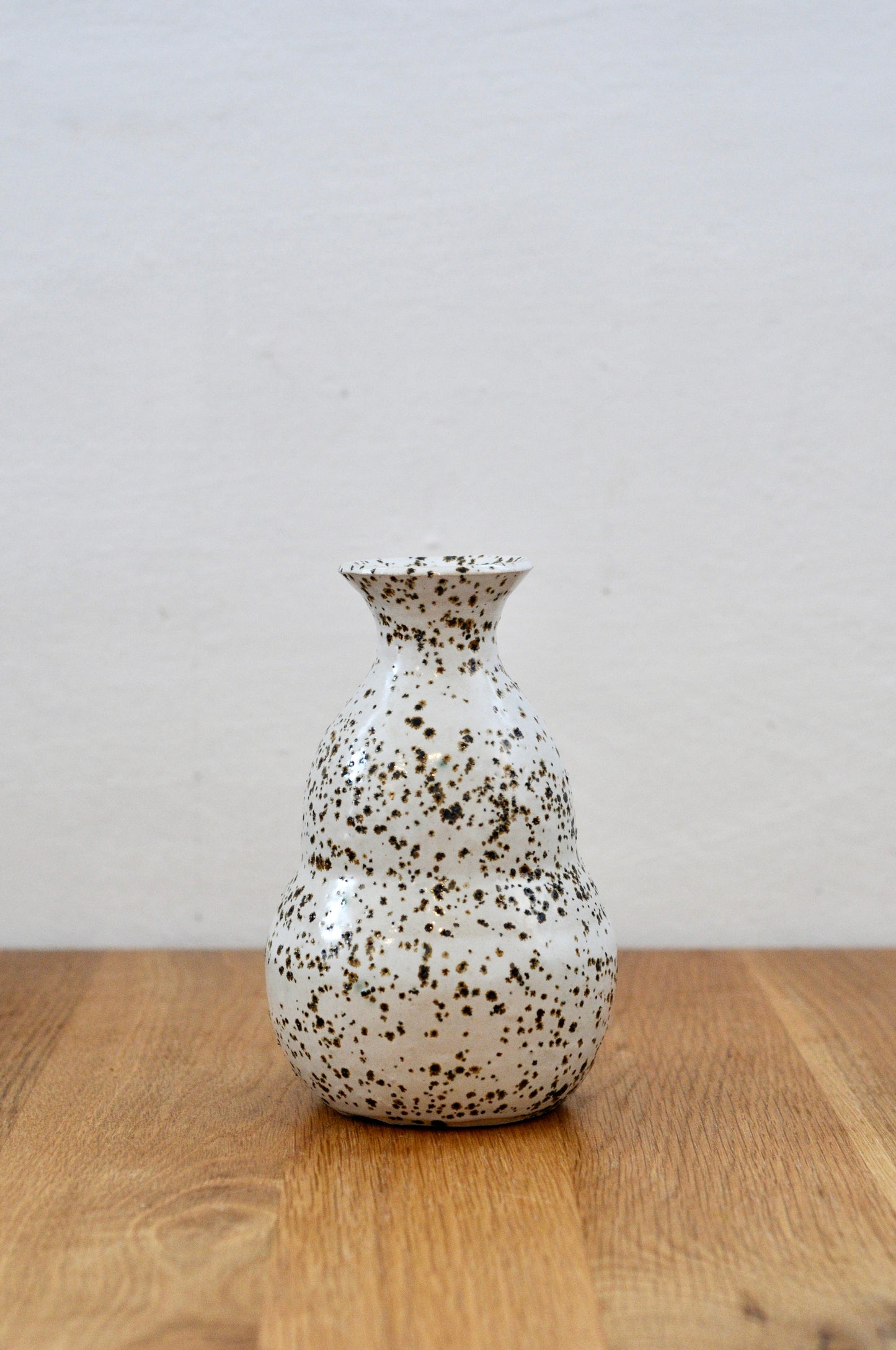 ואזה עם בזלת טחונה