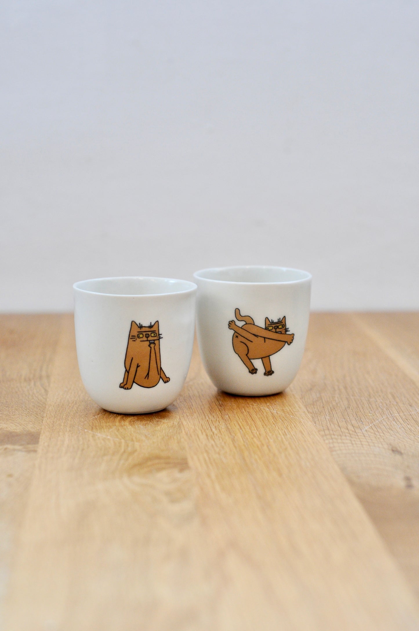 כוס עם דקאל של חתול שיתוף פעולה עם מיקי מוטס