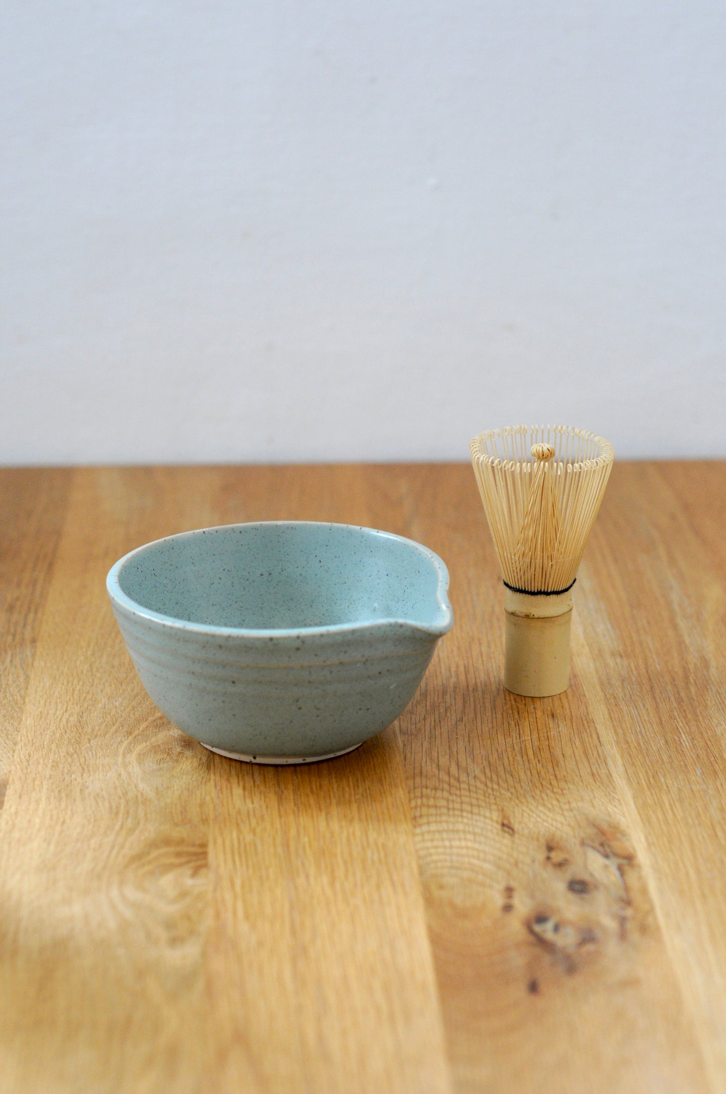 קערת מאצ׳ה מקרמיקה בעבודת יד, סט למאצ׳ה