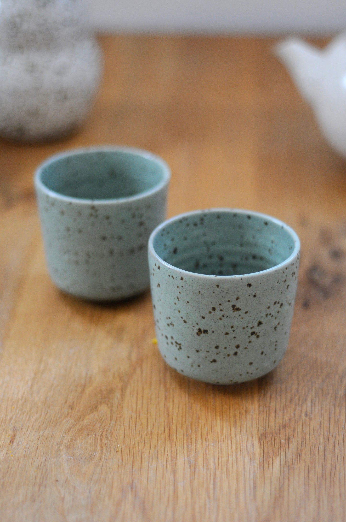 כוס מקרמיקה מנוקדת בבזלת טחונה - כחול