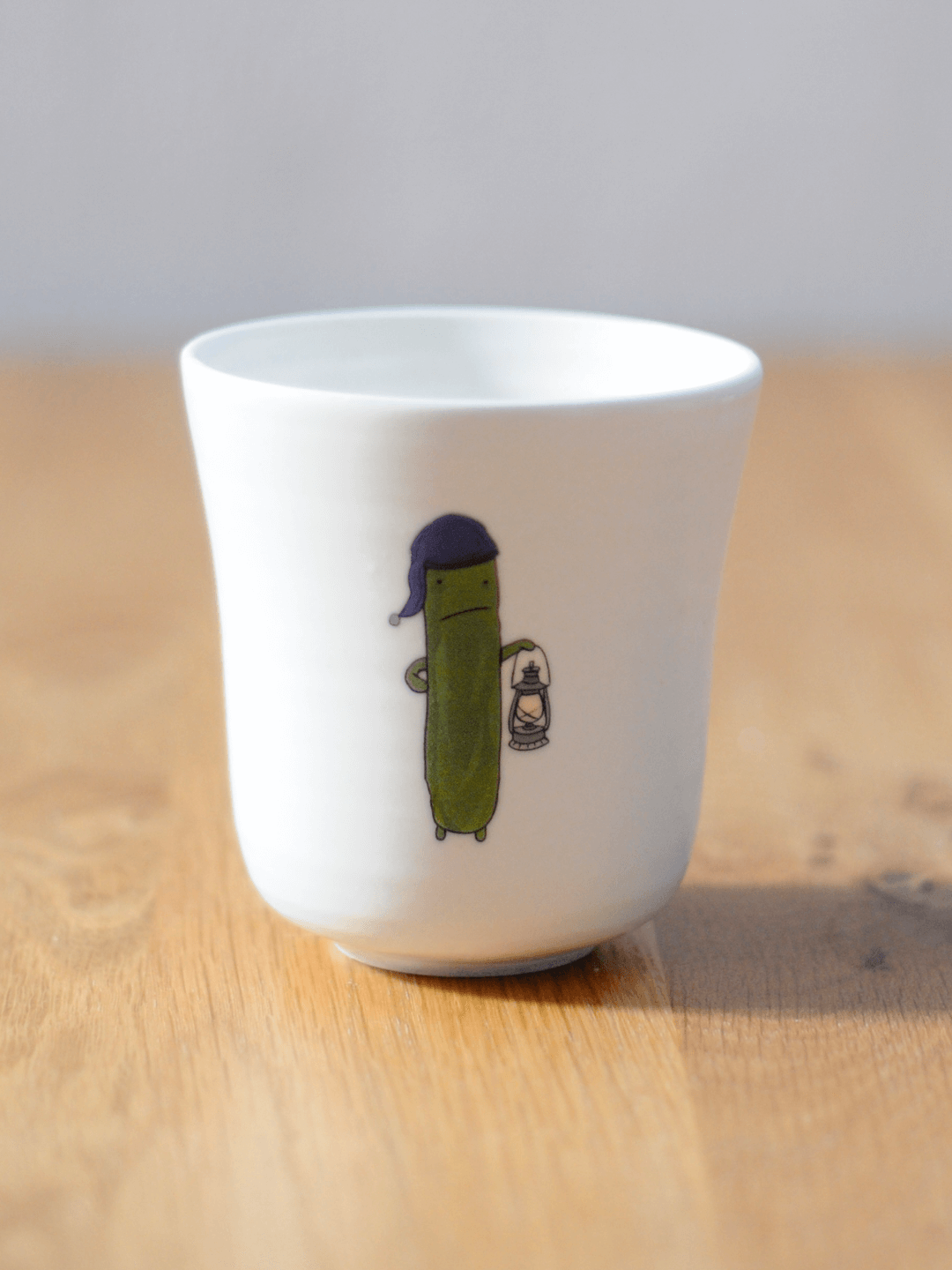 כוס עם דקאל של רבטוס וקאמבר הולכים לישון