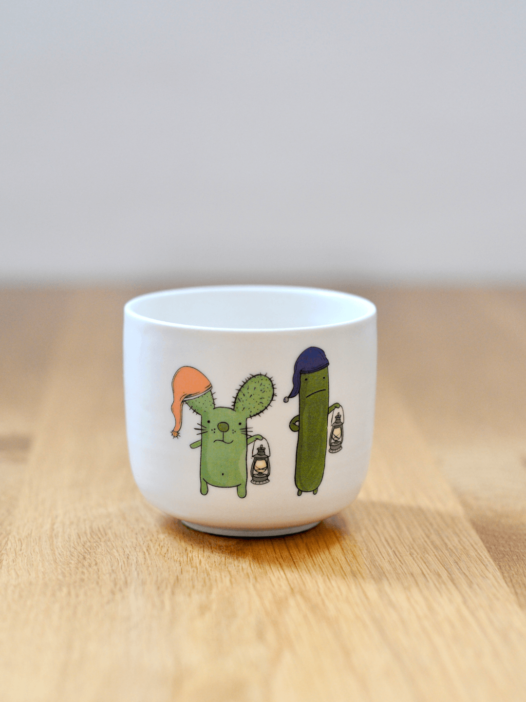 כוס עם דקאל של רבטוס וקאמבר הולכים לישון