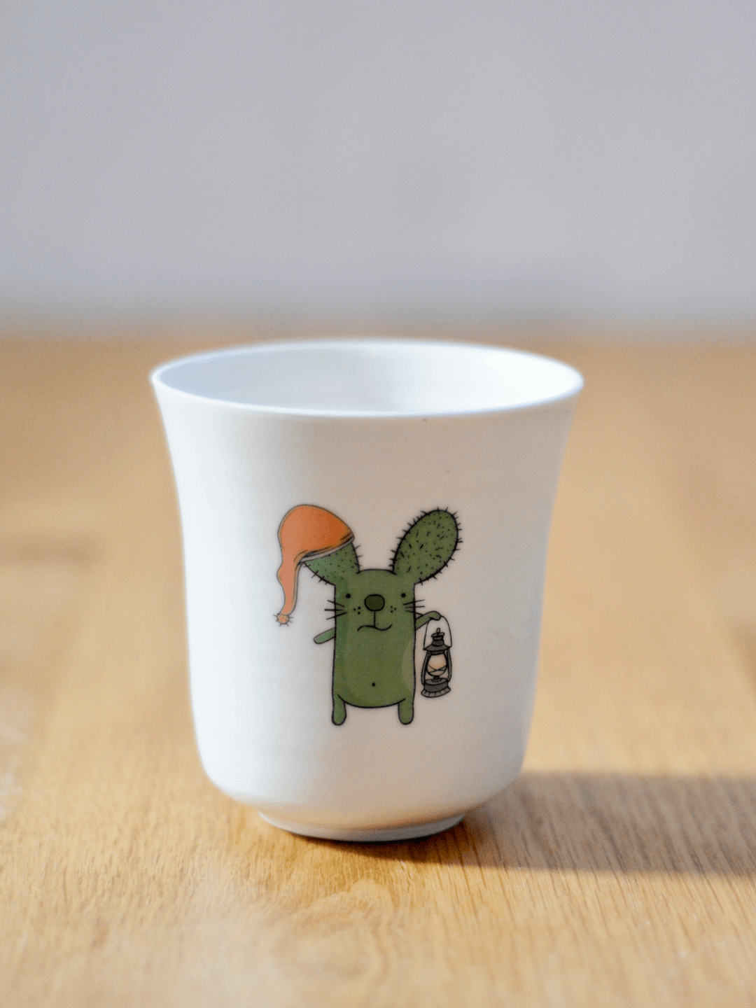 כוס עם דקאל של רבטוס וקאמבר הולכים לישון